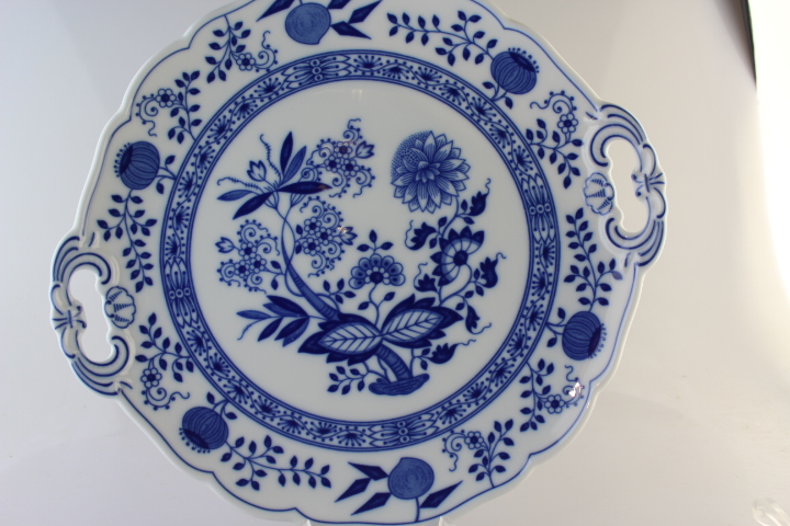 Kuchenteller mit Griffen  - Hutschenreuther - Zwiebelmuster