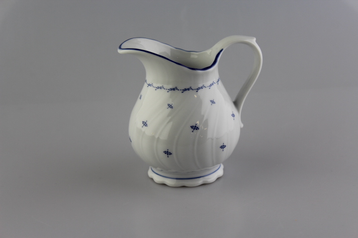 Sahnekännchen-  Seltmann Weiden - Regina - Mücke mit Blauen Rand