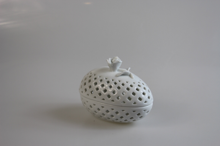 4101 - Durbrucheidose mit Rose 10,5 cm