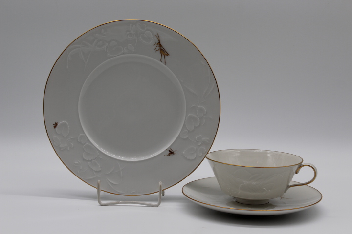 Teegedeck 3 tlg. - KPM Berlin - Feldblume - Feldblume auf Bord mit Insekt