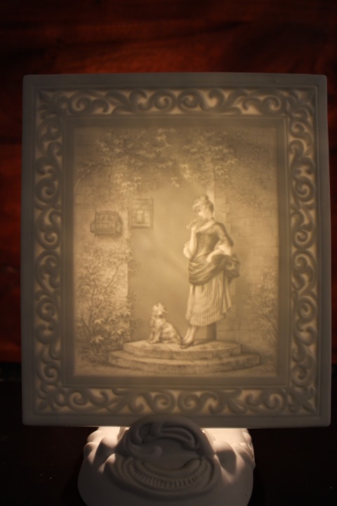 PLP 1577 - Frau u. Hund lauschen den Vögeln