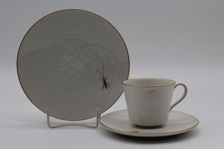 Kaffeetasse 3 tlg. klein - KPM Berlin - Feldblume - Feldblume auf Bord mit Insekt