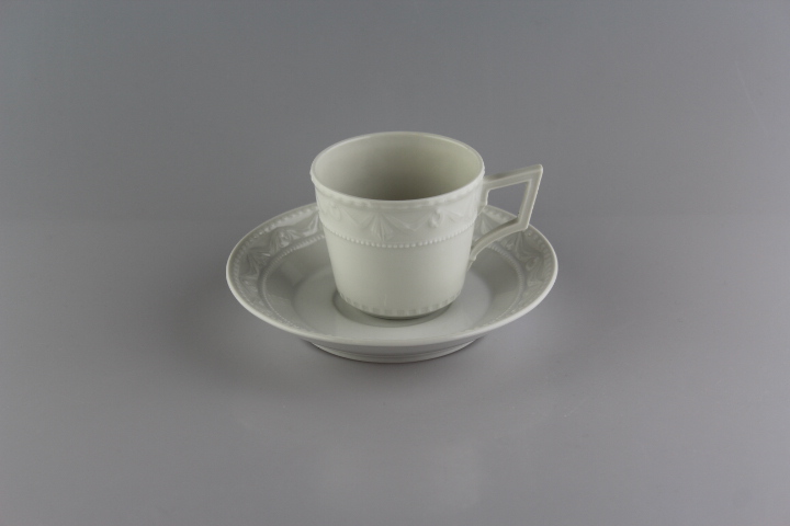 Moccatasse 2 tlg. - KPM Berlin - Kurland - Dekor weiß