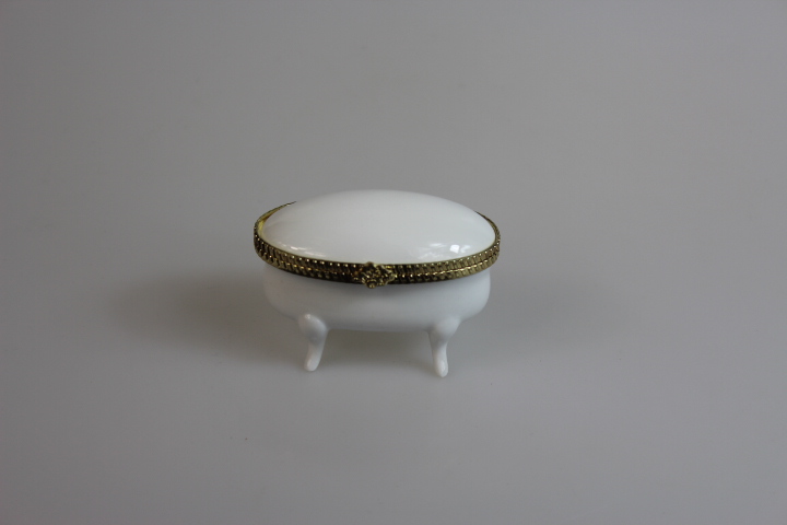4500 - Dose mit Füßen - 7 cm