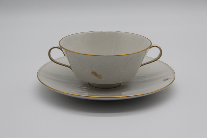 Suppentasse 2 tlg. - KPM Berlin - Feldblume - Feldblume auf Bord mit Insekt