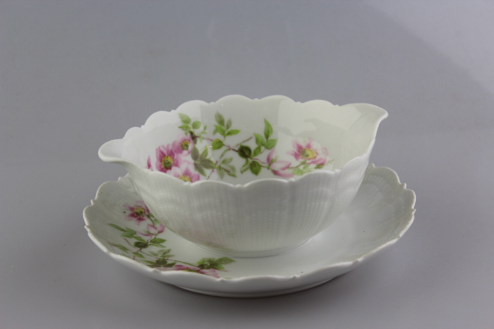 Sauciere einteilig - Giraud Limoges - Corail - Heckenrose