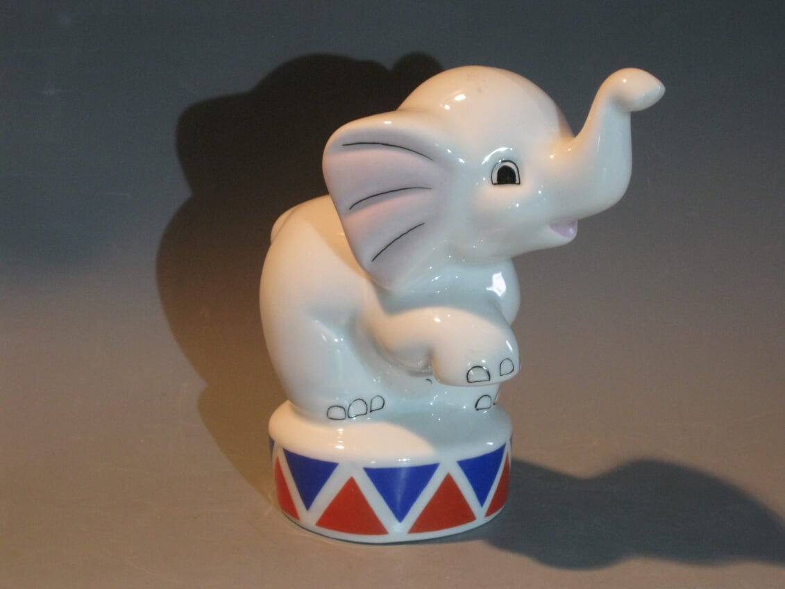 0R203 - Tanzelefant auf Trommel - uni weiß