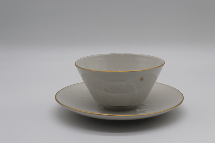 Sauciere einteilig - KPM Berlin - Feldblume - Feldblume auf Bord mit Insekt